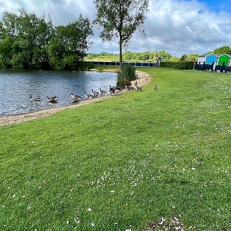 Wildflower, Premium Plus Hot Tub Lodge South Cerney Eksteriør bilde