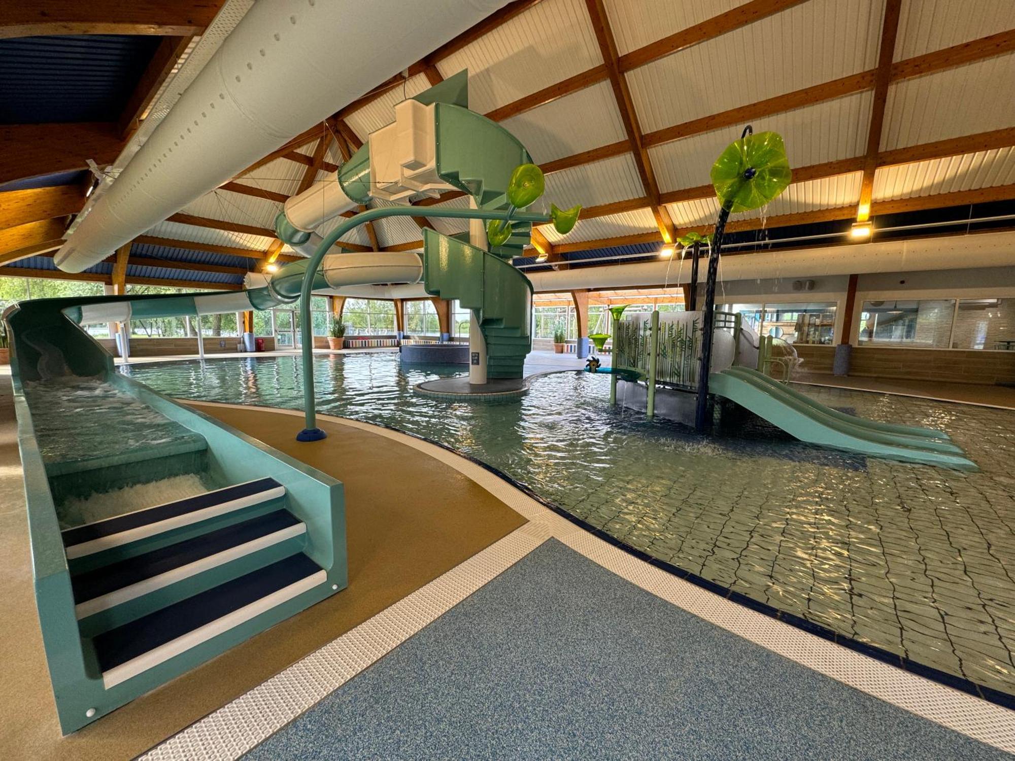 Wildflower, Premium Plus Hot Tub Lodge South Cerney Eksteriør bilde