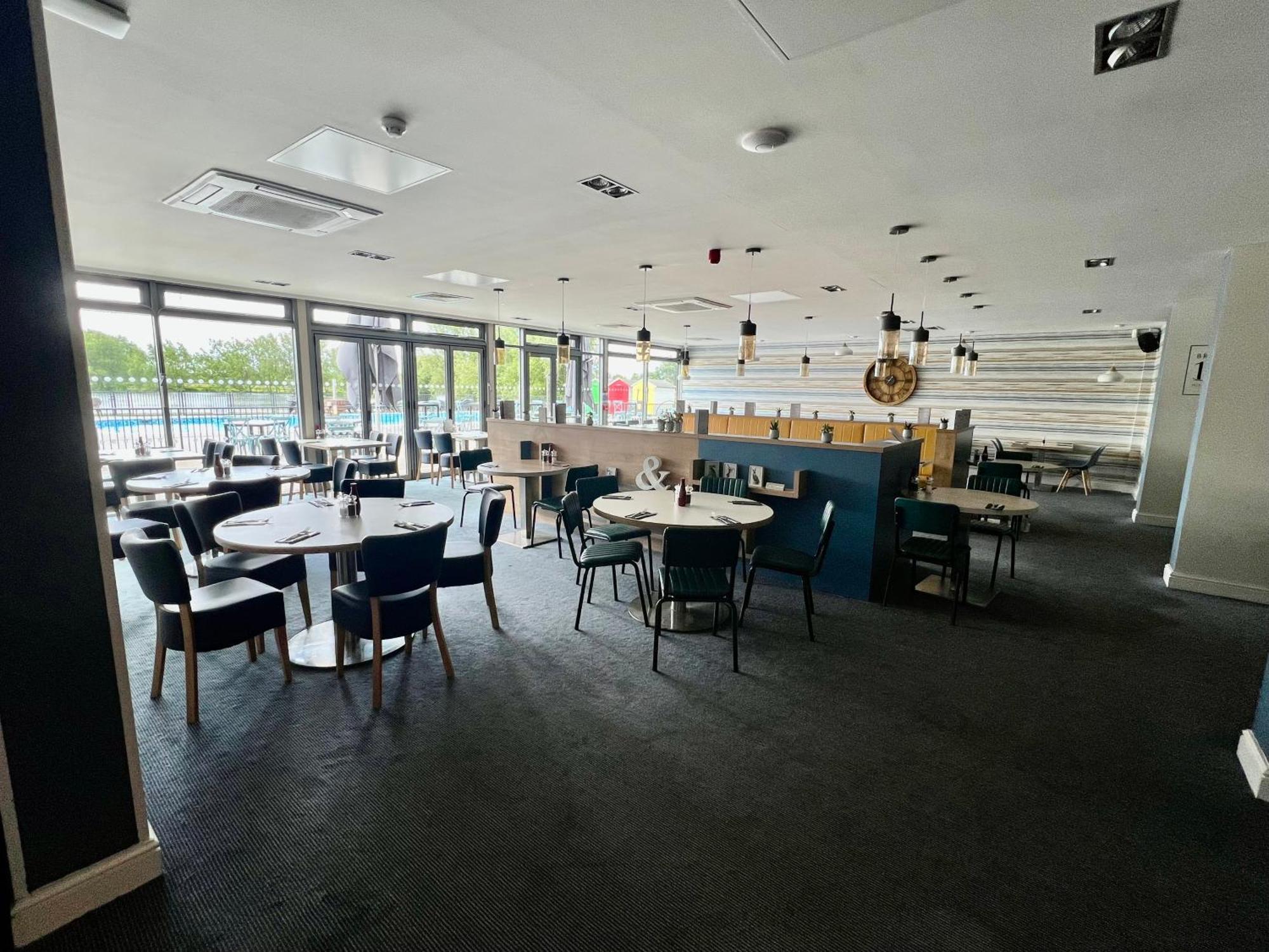 Wildflower, Premium Plus Hot Tub Lodge South Cerney Eksteriør bilde