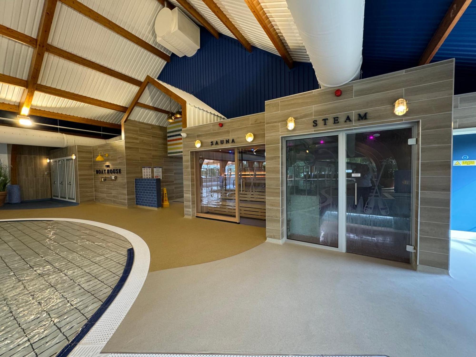 Wildflower, Premium Plus Hot Tub Lodge South Cerney Eksteriør bilde
